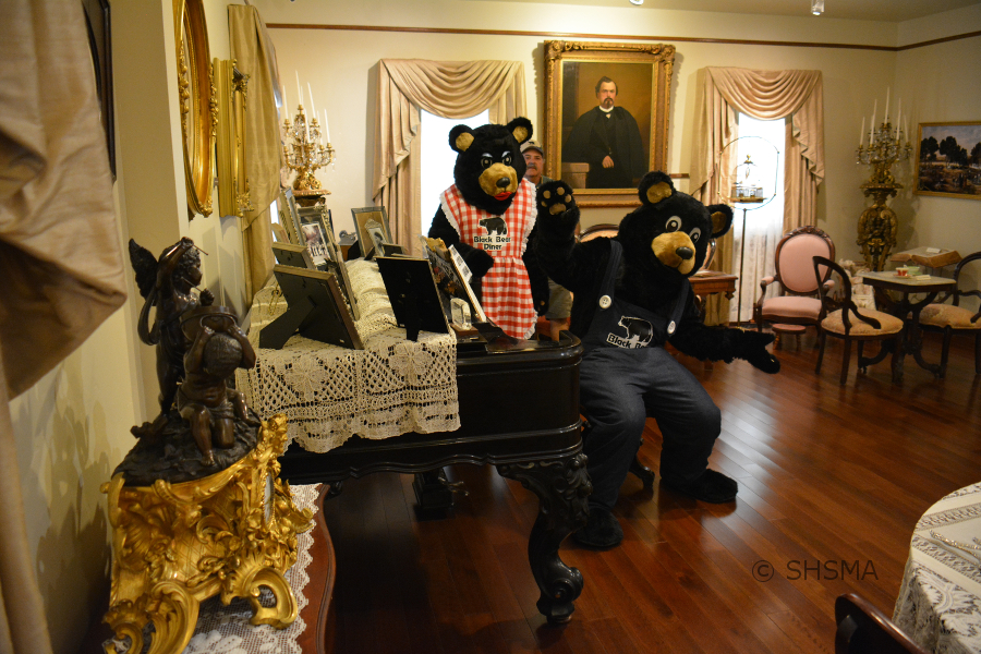 Papa Bear entertains the museum staff