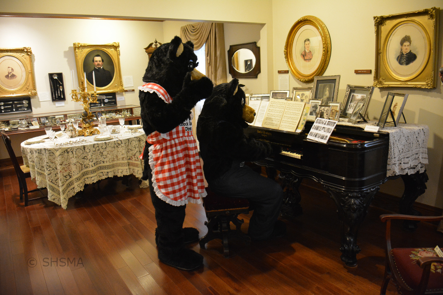Papa Bear plays the museum piano