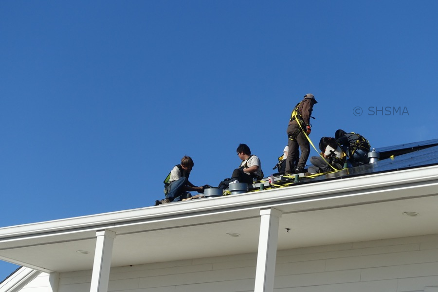Closeup of crew on the roof, February 27, 2016